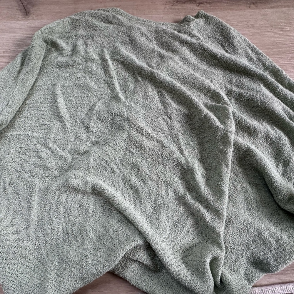 Grey sweater cute new. Pink Lily.